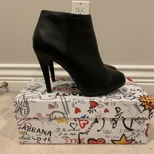 Le chateau size 7 worn once